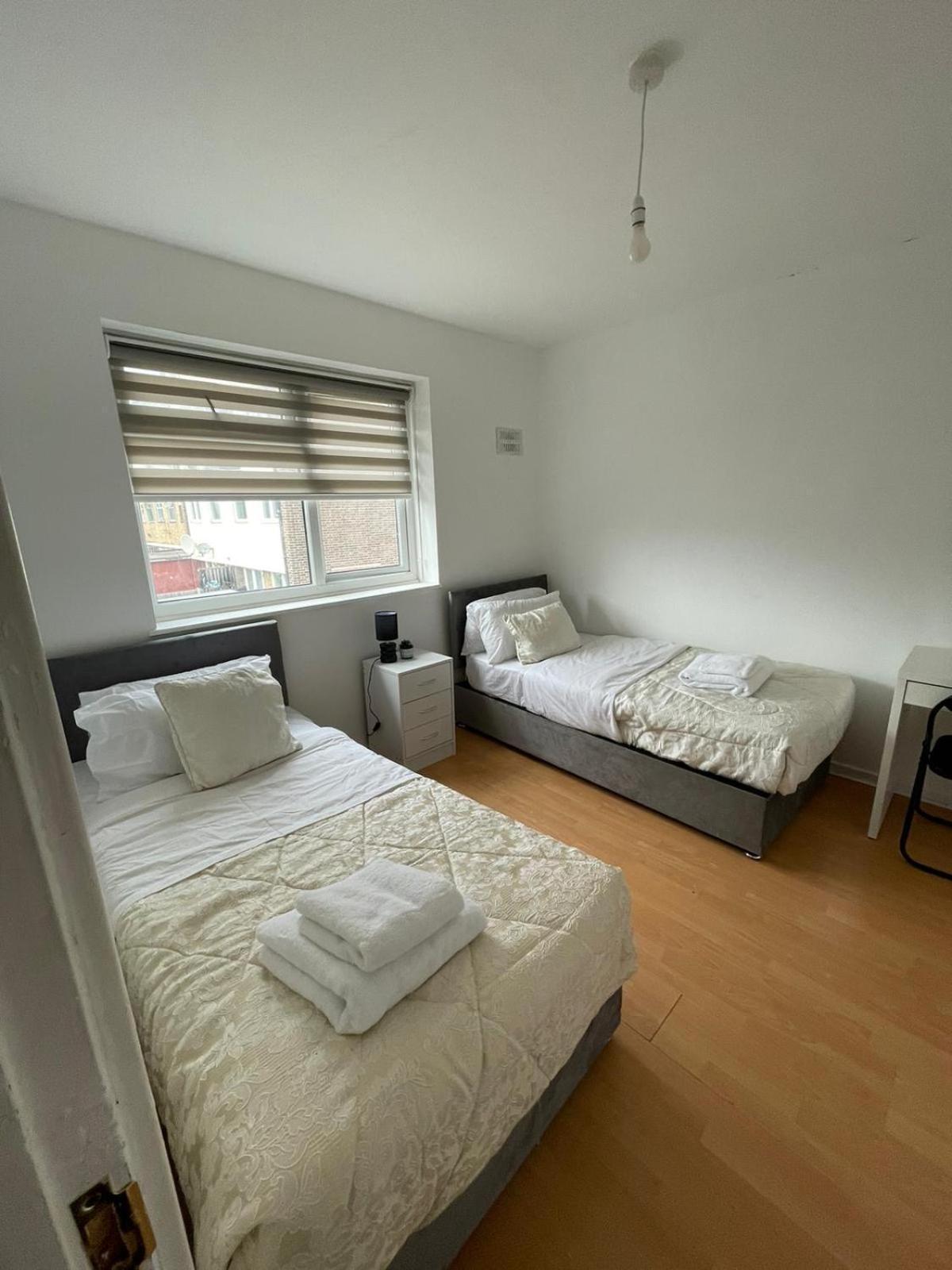 Lovely Spacious 3 Bedroom House With Sofa Bed, 30 Minutes From * Лондон