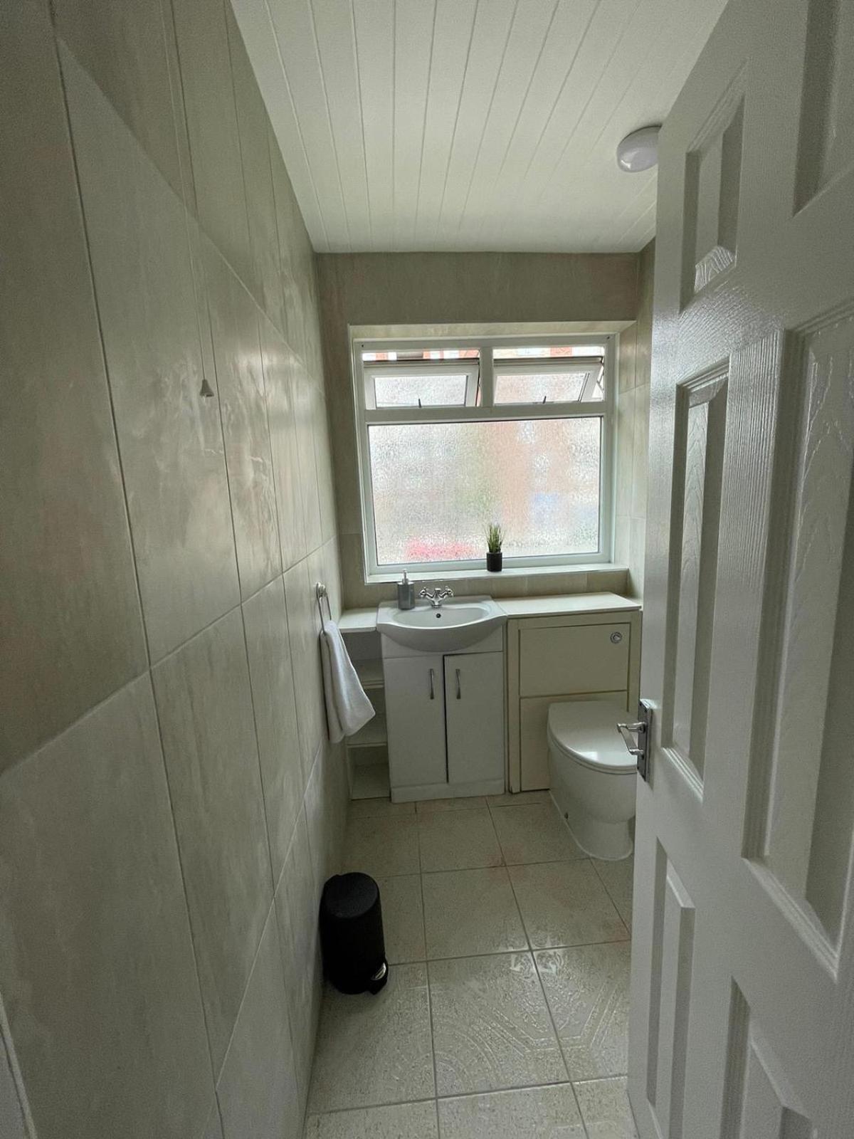 Дом отдыха Lovely Spacious 3 Bedroom House With Sofa Bed, 30 Minutes From *